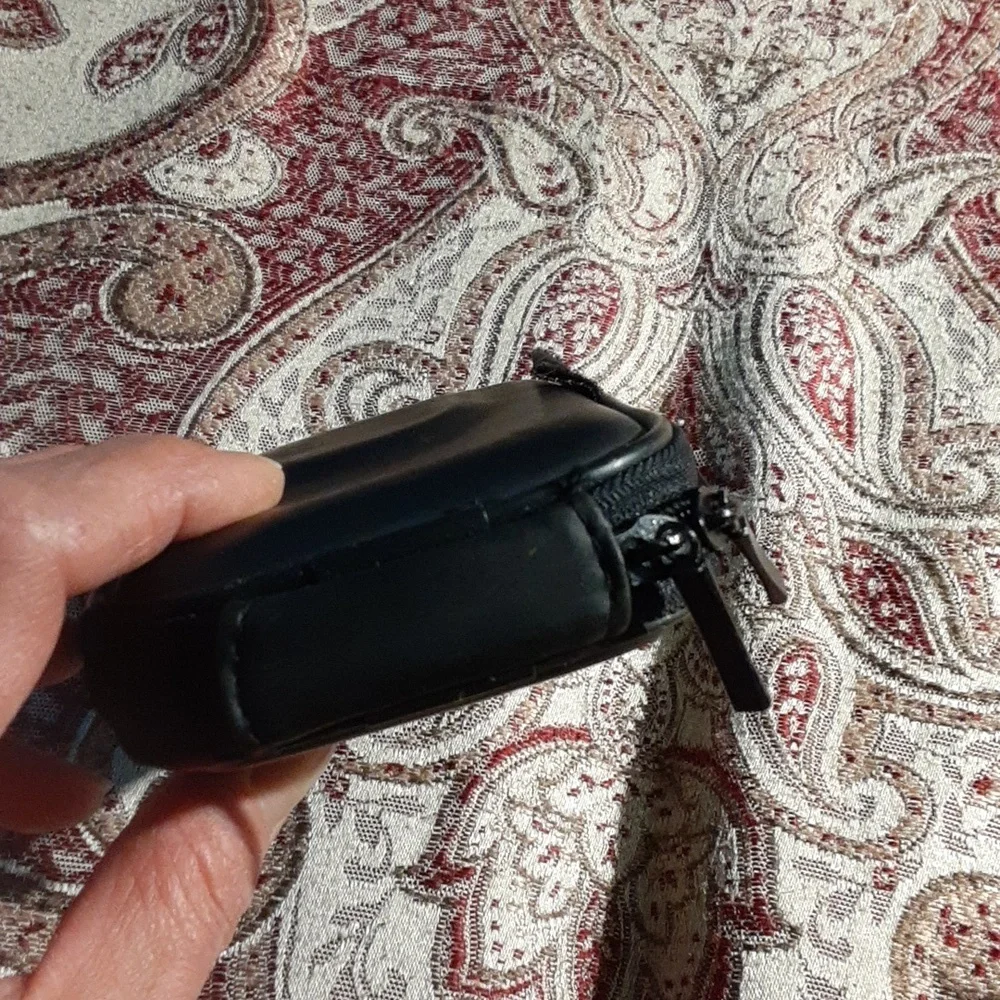 Shutterbug 📷 black camera case - Picture 9 of 15